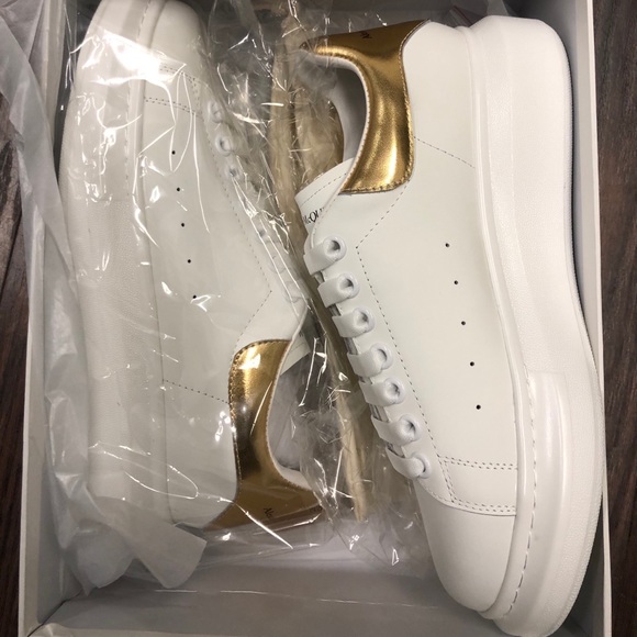 Alexander McQueen - Picture 1 of 2